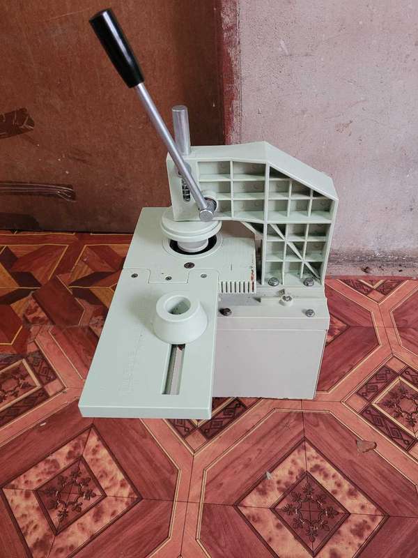 Electric Curtain Eyelet Puncher Professional Circle Curtains Hole Punching Tool