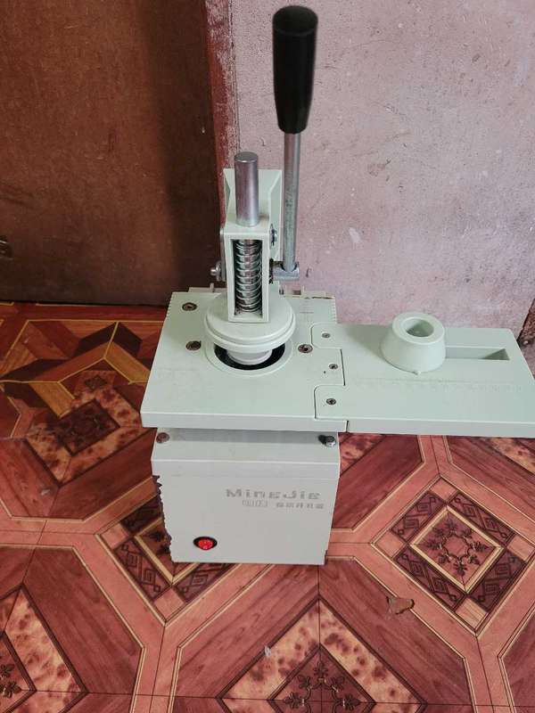 Electric Curtain Eyelet Puncher Professional Circle Curtains Hole Punching Tool