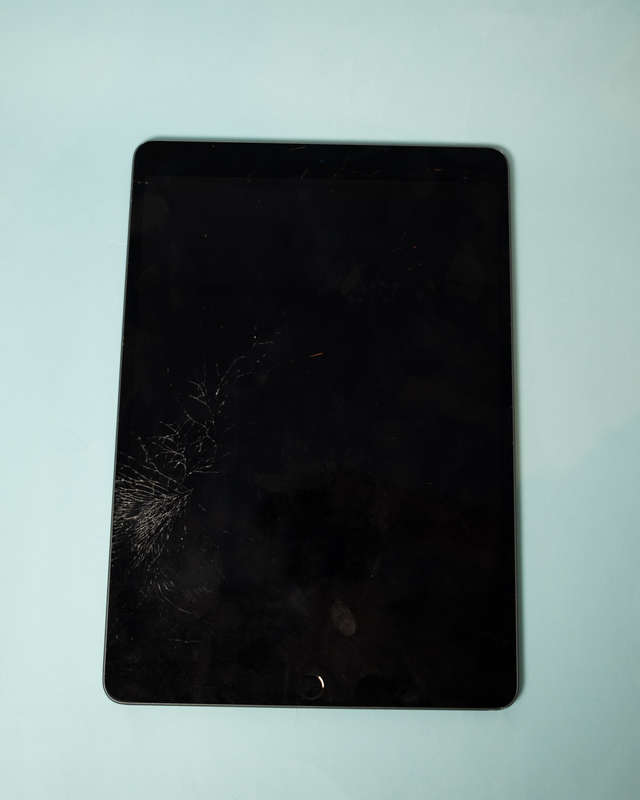Apple Ipad Air 3rd Gen 64GB (Please Read)