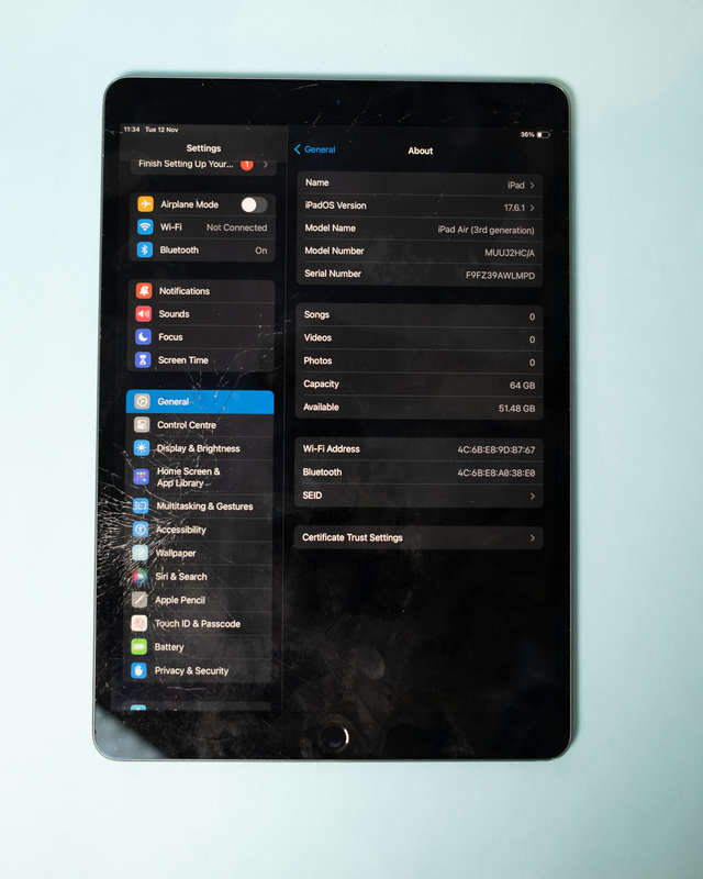 Apple Ipad Air 3rd Gen 64GB (Please Read)