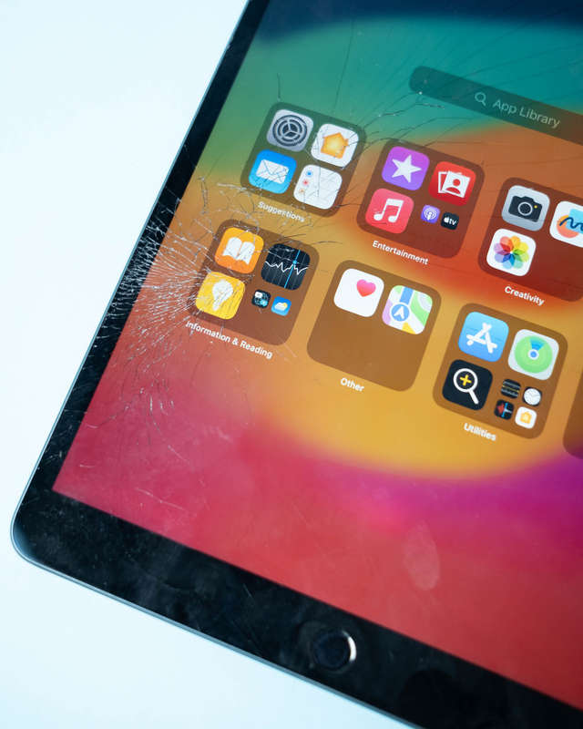 Apple Ipad Air 3rd Gen 64GB (Please Read)