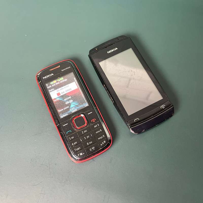 2 x Nokia Phones