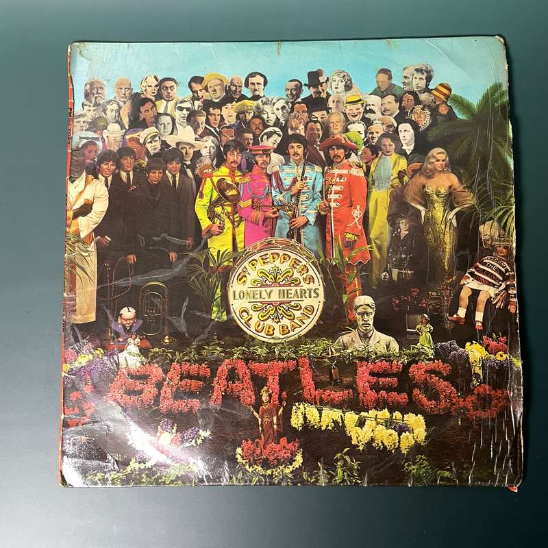 The Beatles - Sgt. Pepper's Lonely Hearts Club Band (Vinyl)