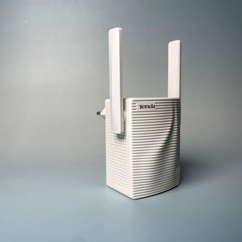 Tenda ac1200 Universal WiFi Range Extender Plug In with LAN port