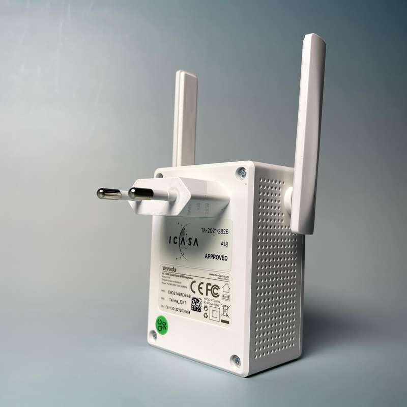 Tenda ac1200 Universal WiFi Range Extender Plug In with LAN port
