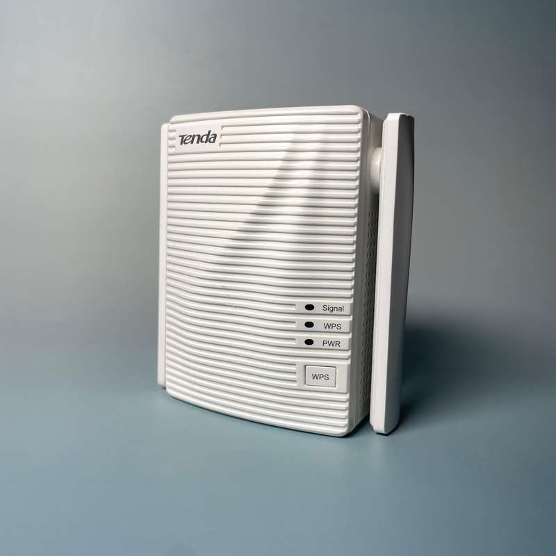 Tenda ac1200 Universal WiFi Range Extender Plug In with LAN port