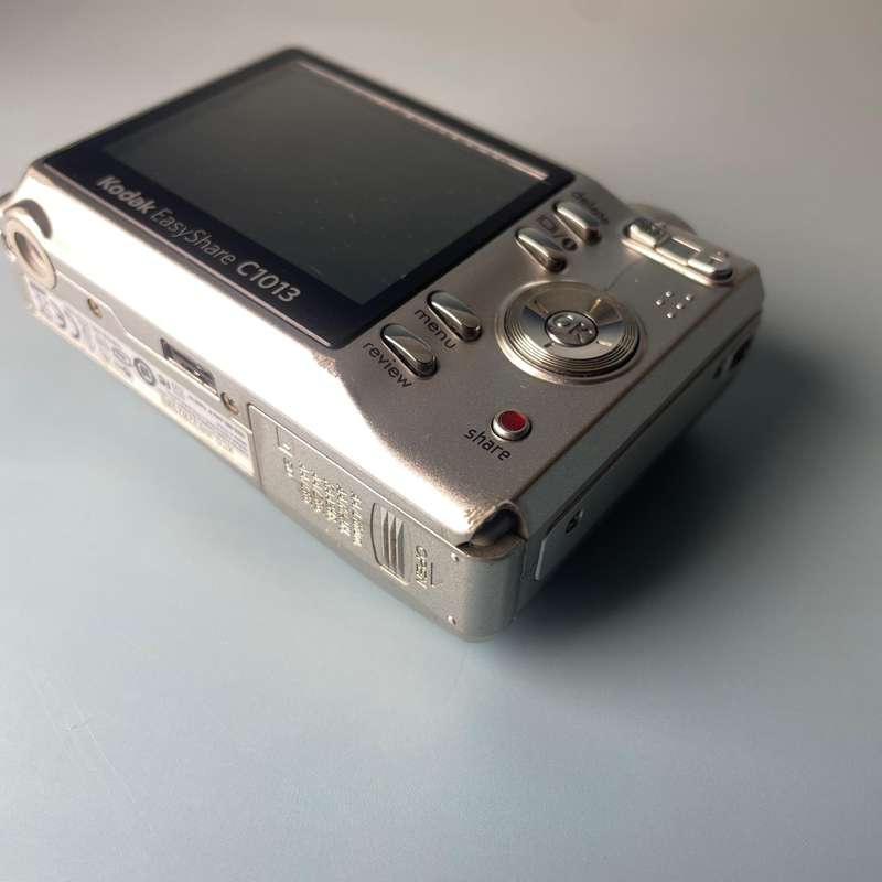 Kodak Easy Share C1013 Point and Shoot Digital Camera 10MP 3x Zoom