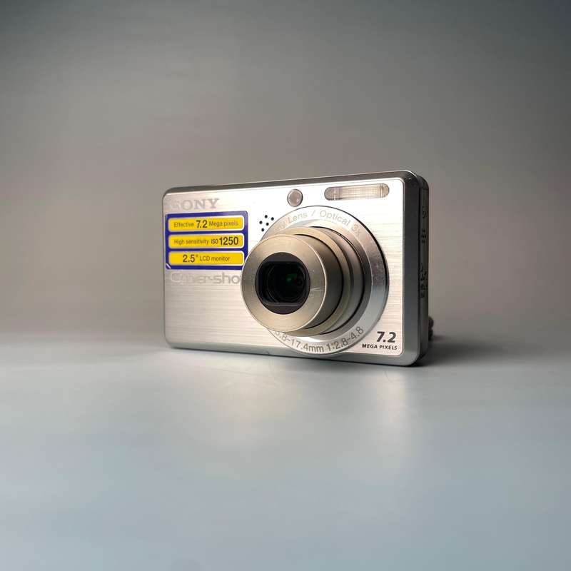 Sony DSC S750 Digital Point and Shoot Camera Digicam