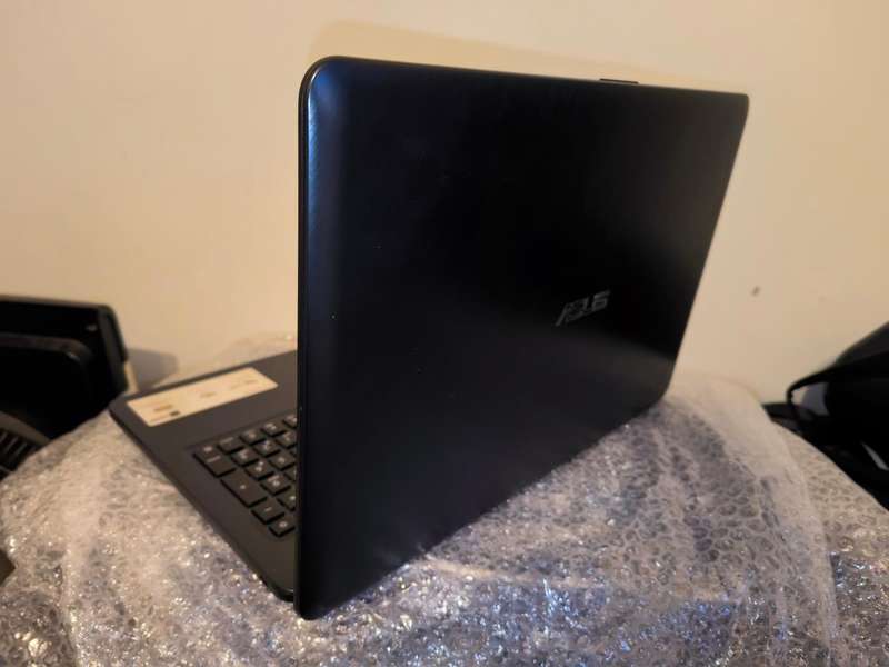 Asus X543M Laptop - Intel N4020, 4GB LPDDR4 Ram, 1TB HDD (Very Good Condition)