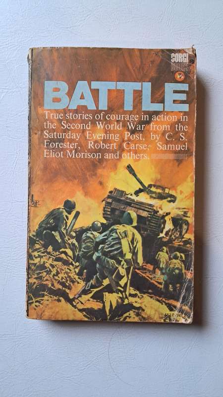 Battle: True stories of courage in action in the Second World War by Corgi