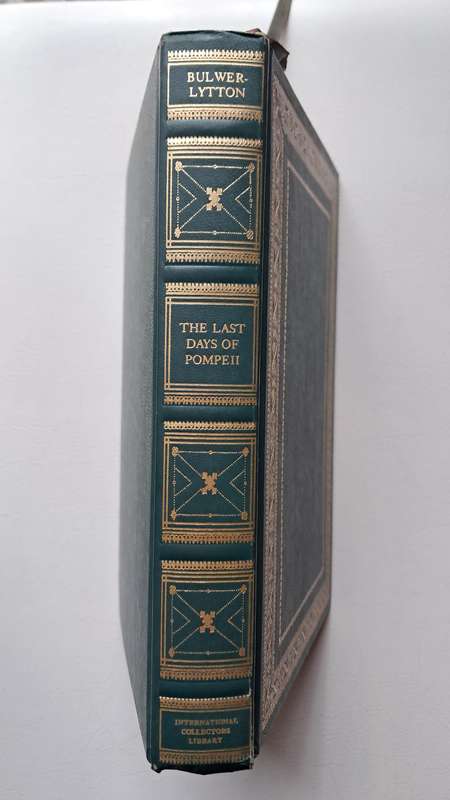 The Last Days of Pompeii by Edward Bulwer-Lytton