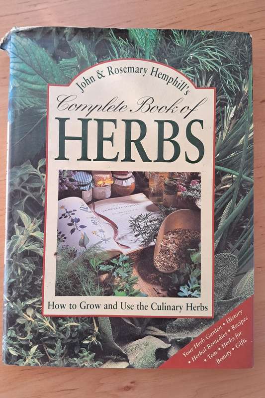 John & Rosemary Hemphill's Complete Book of Herbs