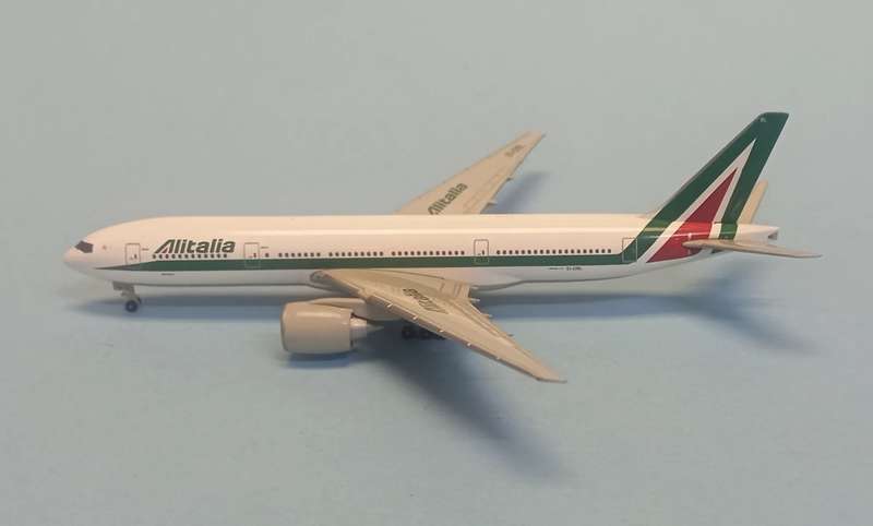 Boeing 777-200ER Alitalia -1/500 Scale (Sky 500)(0752AL)(PW1013)