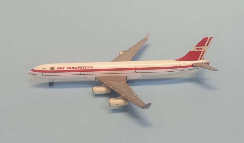 Airbus A340-300 Air Mauritius - 1/500 Scale (Sky 500)(0843AM)(PW1005)