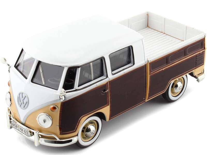 Volkswagen Type 2 (T1) with Surfboard - 1/24 Scale (Motor Max)(MOT79560)