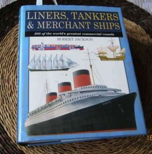 Liners, Tankers & Merchant Ships: 300 of the World's Greatest Commercial Vessels (9781840139778)