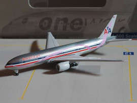 Boeing 777-200ER American Airlines - 1/500 Scale (AERO500)(AC5AAPINK)(TAS001200)