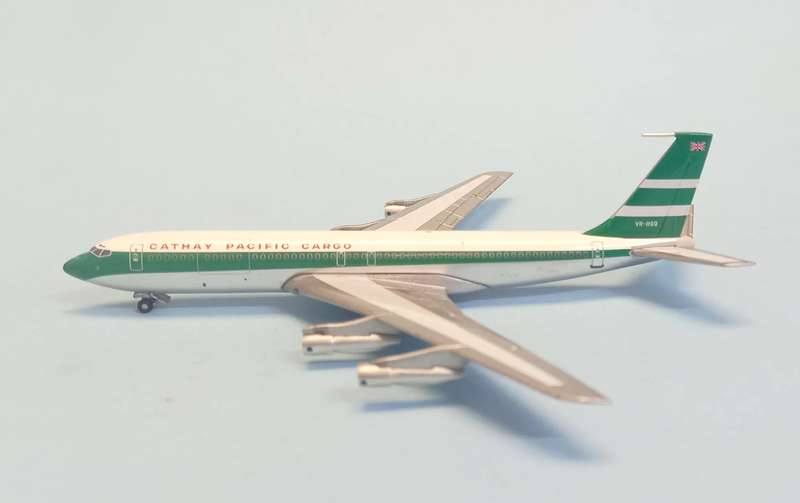 Boeing 707-320C Cathay Pacific Cargo -1/400 Scale (AeroClassics)(ACVRHGQ)(TAS4565)