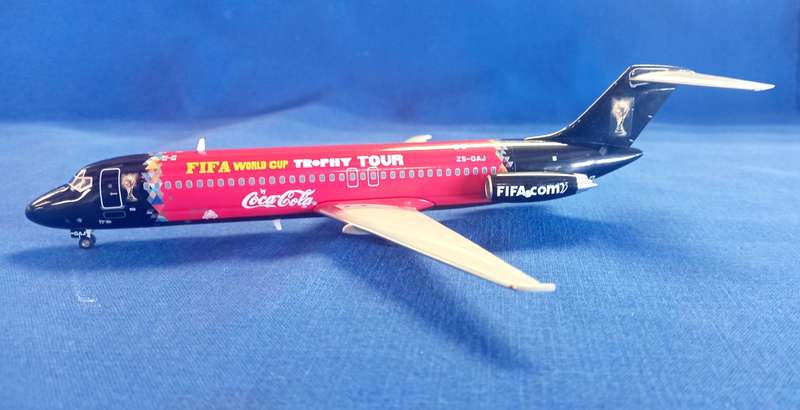 Douglas DC-9-32 Global Aviation Leasing/FIFA - 1/200 Scale (Blue Box)(BBOX09)(TAS6154)