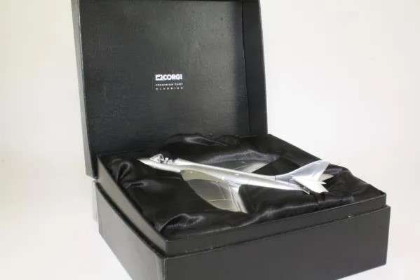 Hawker Hunter "Silver Edition" - 1/72 Scale (Corgi G50091)(TH2468)