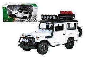 Toyota FJ40 Off Road White - 1/24 Scale  (Motormax MOT79137)
