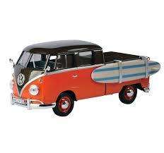 Volkswagen Type 2 (T1) PU With Surfboard Woody 1/24- 1/24 Scale (Motor Max MOT795560)
