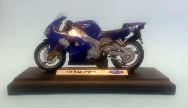Yamaha YZF-R1 1999 - 1/18 Scale (Welly WEL19679PW)