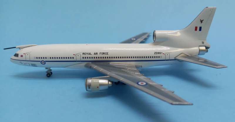 Lockheed L-1011 TriStar Royal Air Force - 1/144 (Blue Box)(ZD951)(TAS4194)