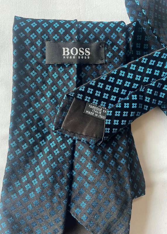 ORIGINAL HUGO BOSS MENS PURE SILK TIE, BLACK WITH BLUE CRUCIFORM PATTERN, MADE IN ITALY