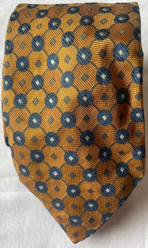 ORIGINAL GIVENCHY MENS PURE SILK HANDMADE TIE, GOLD WITH NAVY FISH SCALE PATTERN, MADE IN ITALY