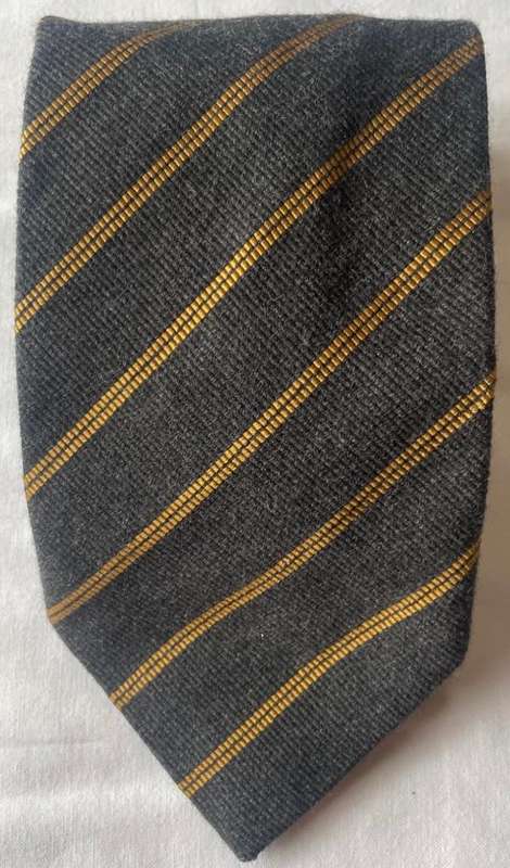 ORIGINAL GIORGIO ARMANI MENS PURE SILK HANDMADE TIE, GREY WITH YELLOW DIAGONAL STRIPES MADE IN ITALY