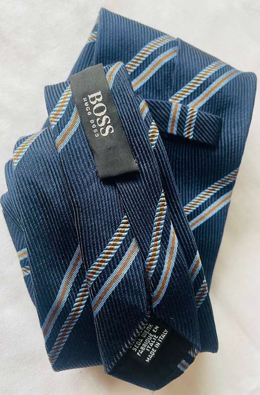 ORIGINAL HUGO BOSS MENS TIE, NAVY WITH GOLD AND LIGHT BLUE DIAGONAL STRIPES, MADE IN ITALY!