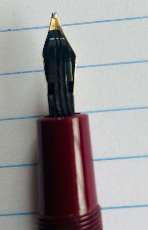 VINTAGE MONTBLANC BURGUNDY MONTE ROSA 042 G, WITH 14K GOLD MEDIUM NIB