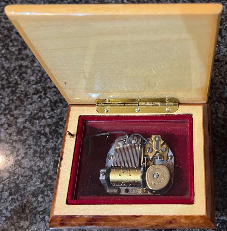 BURR WOOD MUSICAL BOX IN WORKING CONDITION