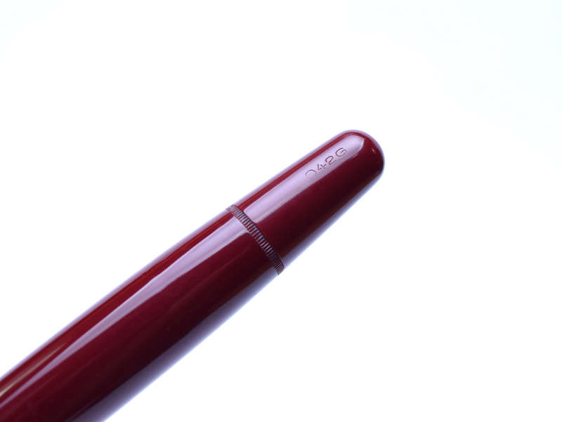 VINTAGE MONTBLANC BURGUNDY MONTE ROSA 042 G, WITH 14K GOLD MEDIUM NIB