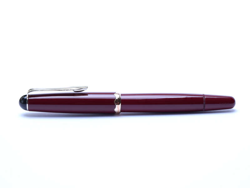 VINTAGE MONTBLANC BURGUNDY MONTE ROSA 042 G, WITH 14K GOLD MEDIUM NIB