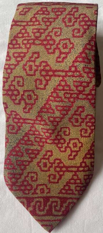 ORIGINAL GIORGIO ARMANI MENS PURE SILK HANDMADE TIE, BEIGE WITH INTRICATE RED PATTERN, MADE IN ITALY