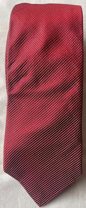 ORIGINAL HUGO BOSS MENS PURE SILK TIE, RED WITH WHITE SPECKED DIAGONAL STRIPES, MADE IN ITALY