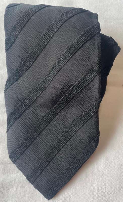 ORIGINAL GIORGIO ARMANI MENS PURE SILK HANDMADE TIE, BLACK WITH BLACK DIAGONAL STRIPES MADE IN ITALY