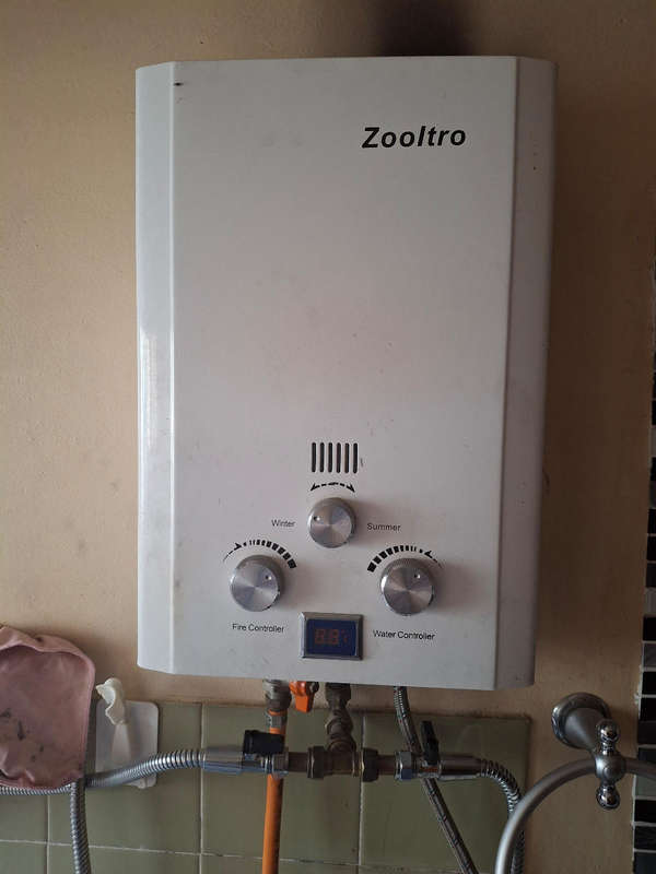 ZOOLTRO  8Lt instant water heater