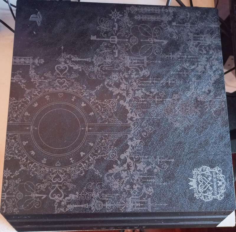 PlayStation 4 Pro Console 1TB + Controller (KINGDOM HEARTS 3 LIMITED EDITION)