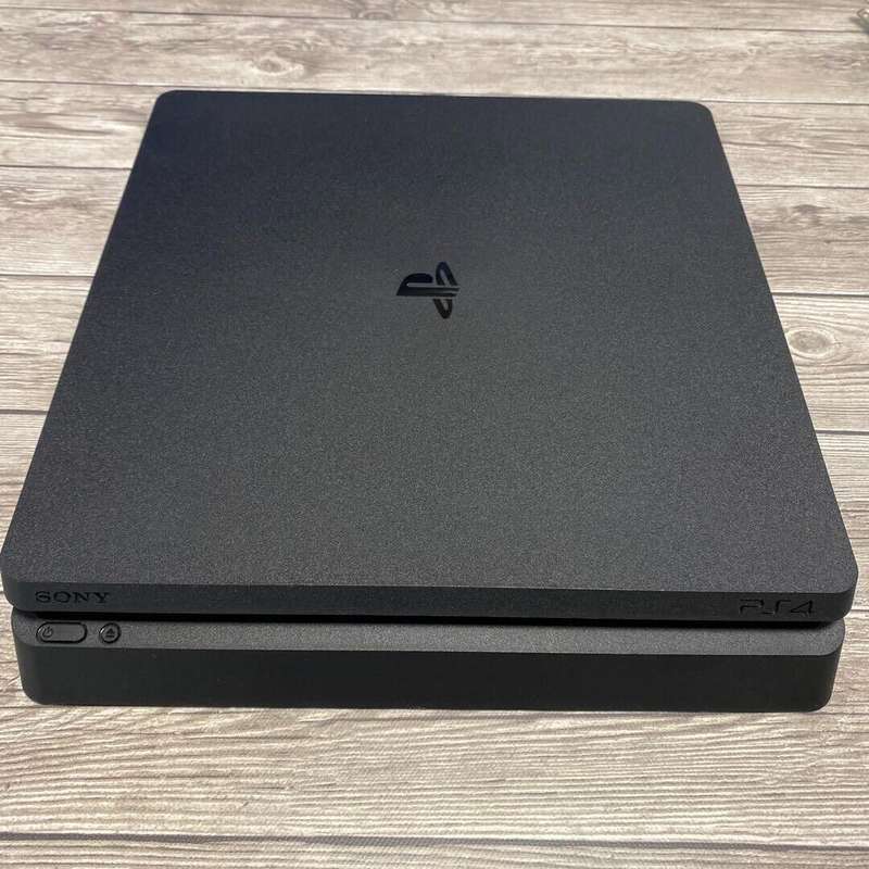 PS4 Slim Console + Controller + 7 Games