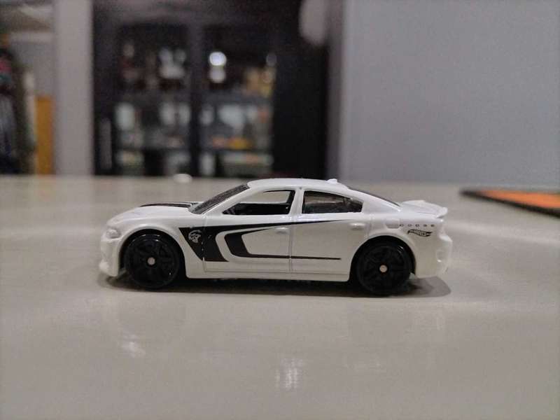 Hot Wheels '15 Dodge Challenger SRT Loose