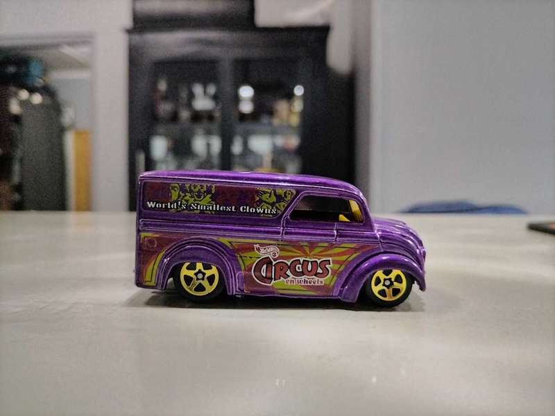 Hot Wheels Dairy Delivery Circus