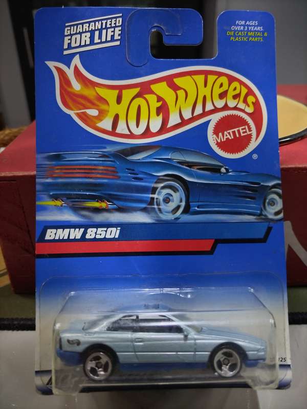Hot Wheels BMW 850i Carded