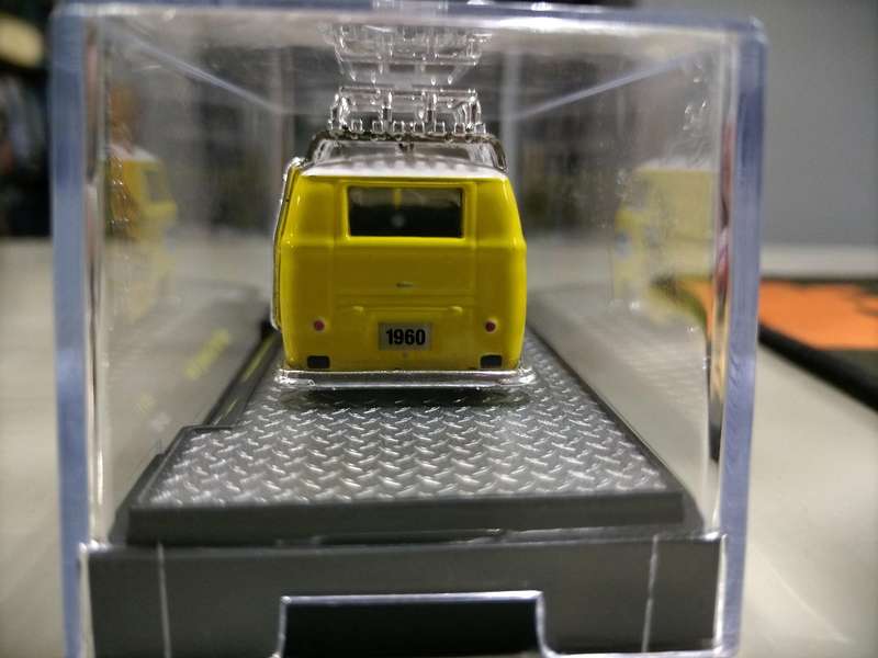 M2 Machines 1960 Volkswagen Delivery Van