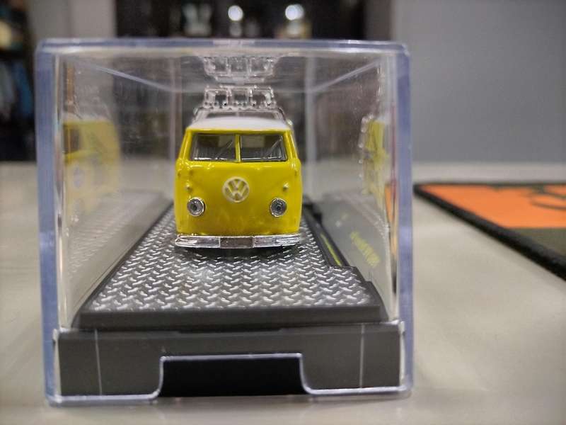 M2 Machines 1960 Volkswagen Delivery Van