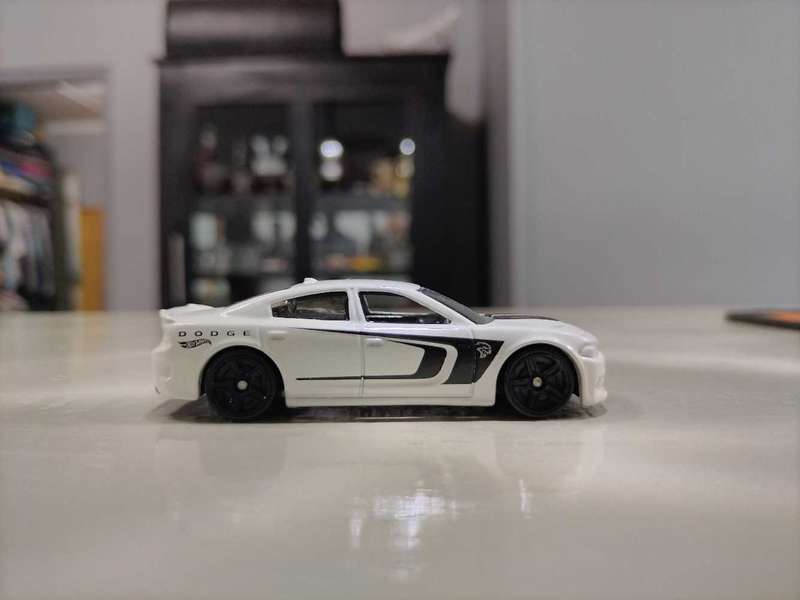 Hot Wheels '15 Dodge Challenger SRT Loose