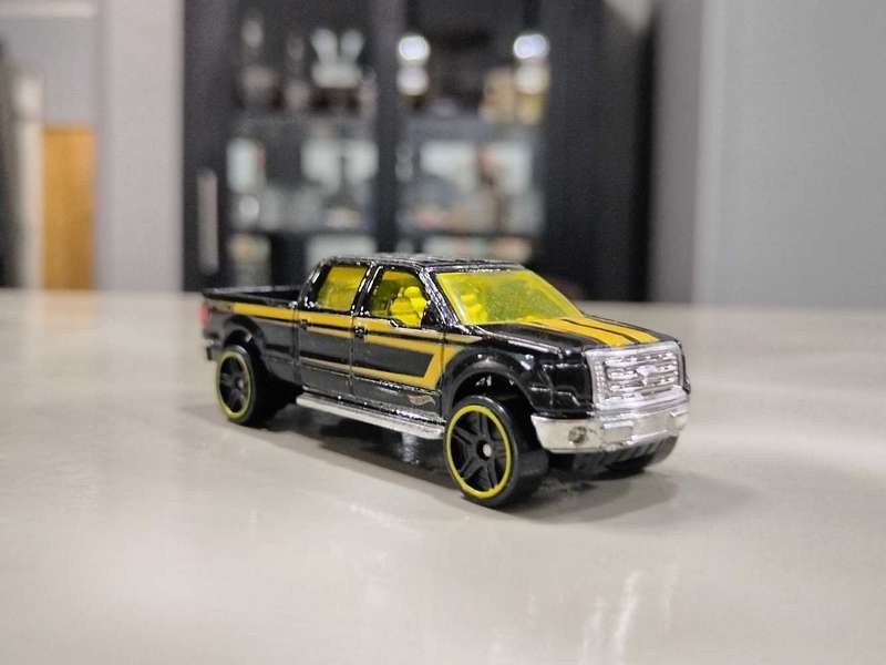 Hot Wheels 2009 Ford F-150 Loose