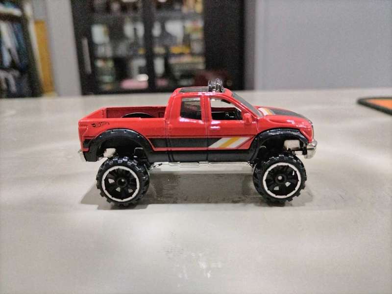 Hot Wheels '10 Toyota Tundra Walmart Exclusive Loose